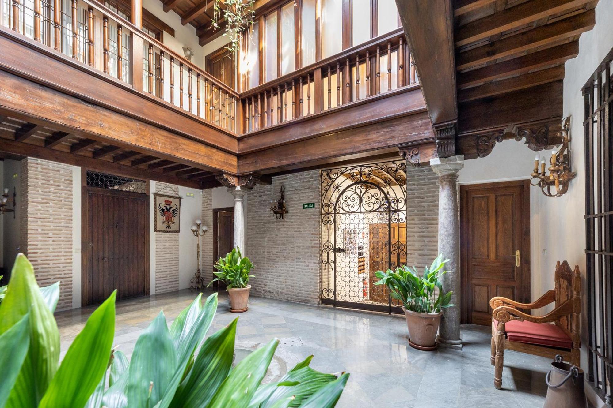 Apartamentos En Pleno Centro, Aljibe Rodrigo Del Campo 1A Granada Luaran gambar