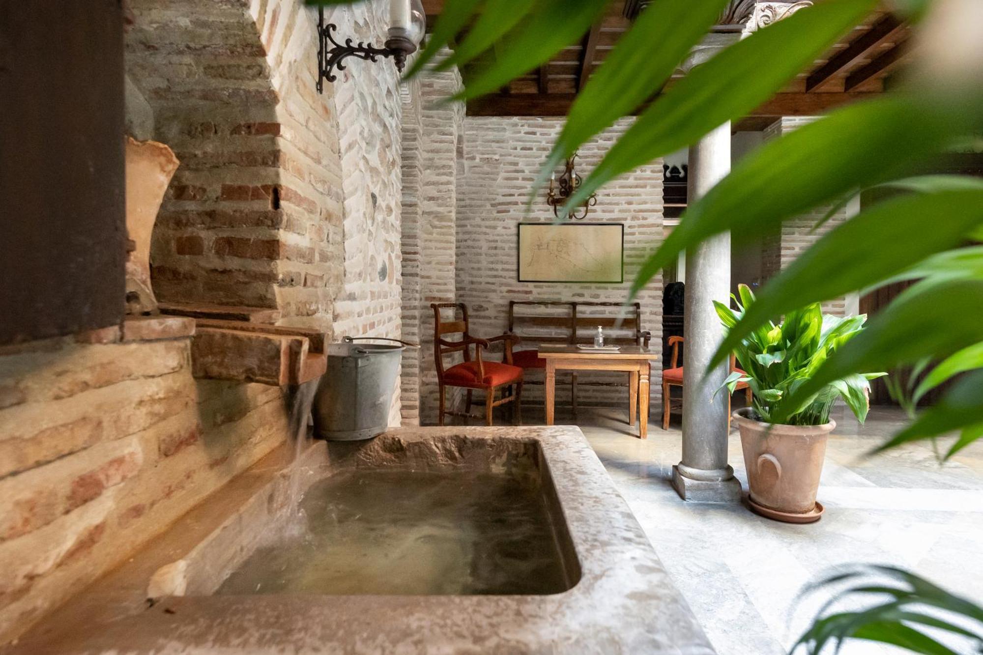 Apartamentos En Pleno Centro, Aljibe Rodrigo Del Campo 1A Granada Luaran gambar