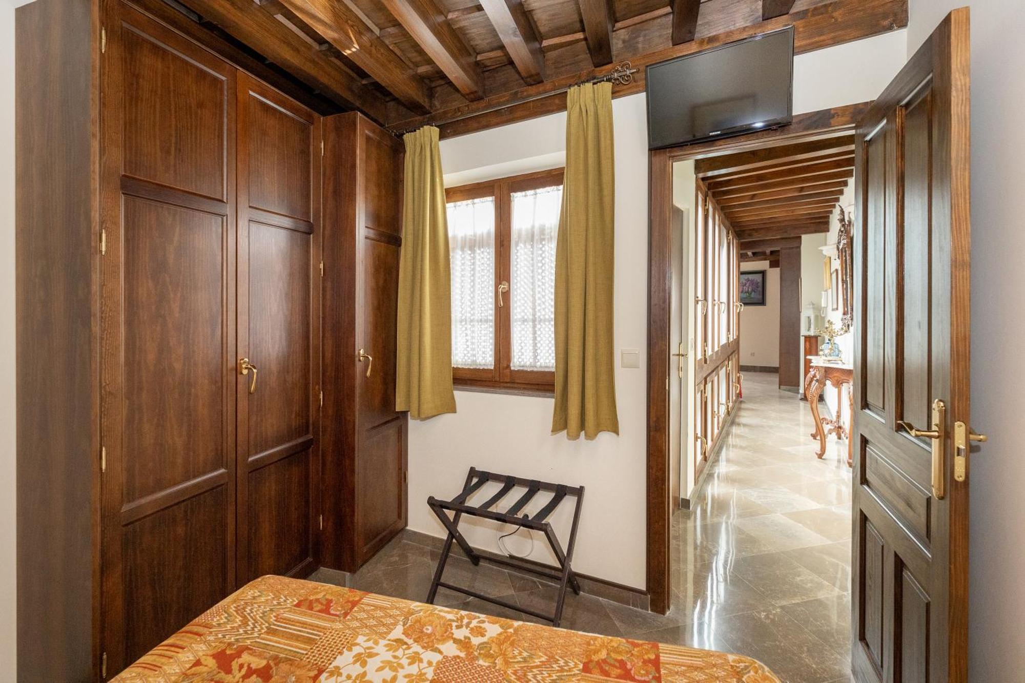 Apartamentos En Pleno Centro, Aljibe Rodrigo Del Campo 1A Granada Luaran gambar