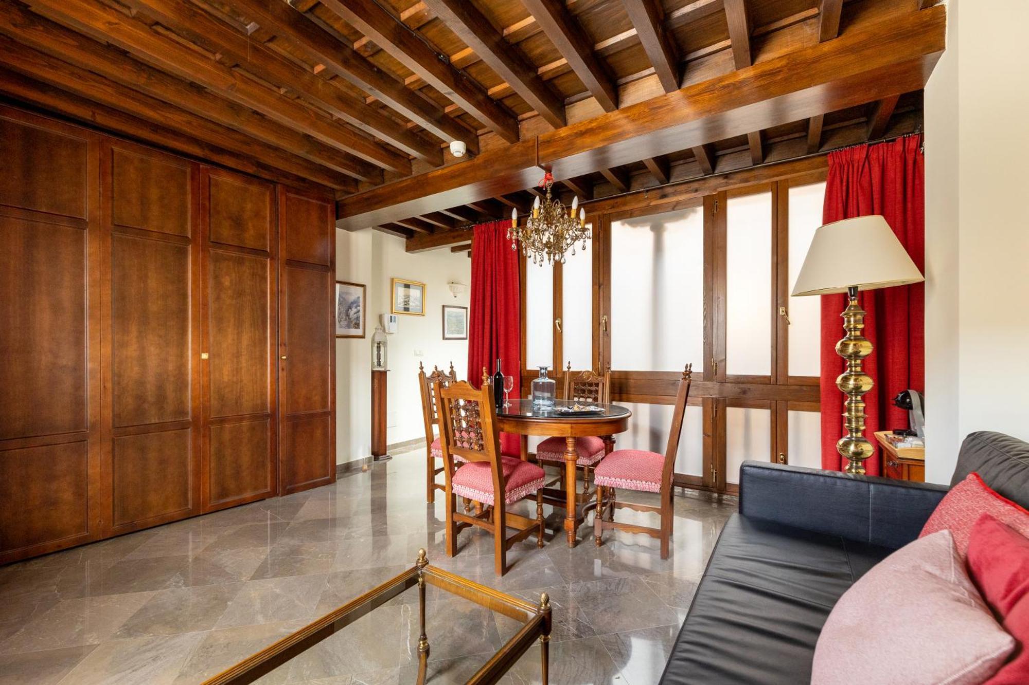 Apartamentos En Pleno Centro, Aljibe Rodrigo Del Campo 1A Granada Luaran gambar