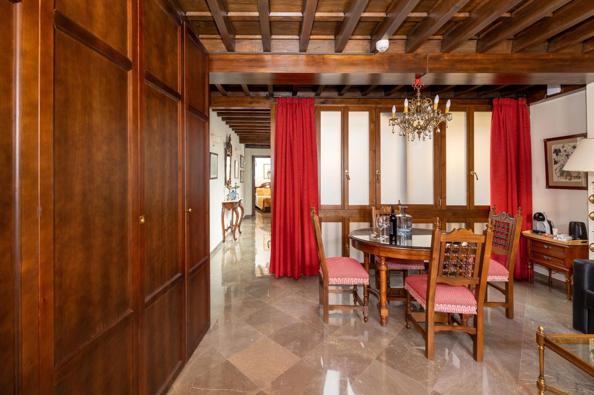 Apartamentos En Pleno Centro, Aljibe Rodrigo Del Campo 1A Granada Luaran gambar