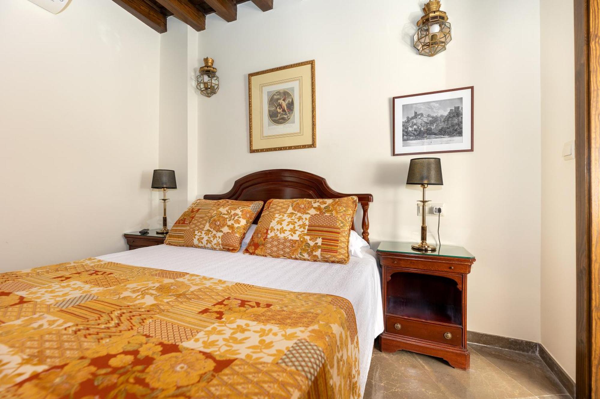 Apartamentos En Pleno Centro, Aljibe Rodrigo Del Campo 1A Granada Luaran gambar